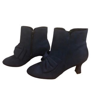 🆕 Navy Faux Suede Booties w/front bow